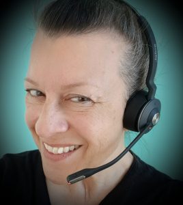 Tekstdoktor Christine Calvert anbefaler et godt headset til webinarer og digitale møter.